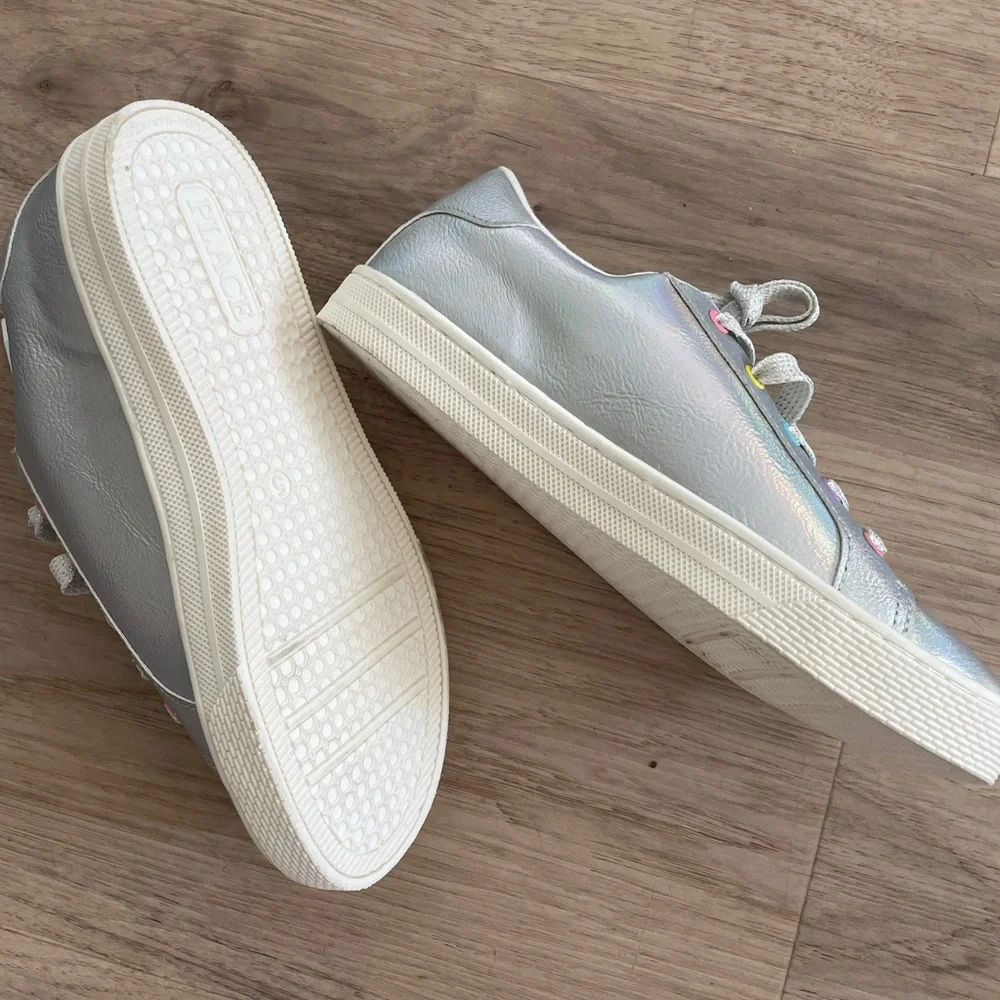 - Child’s Place Rainbow shoes silver size 5